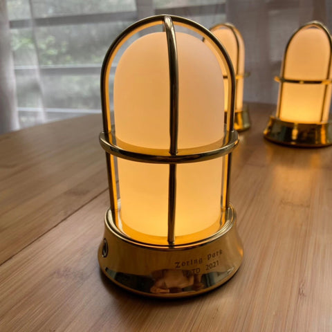 Tragbare kabellose Lampe - LED-Laterne aus Messing